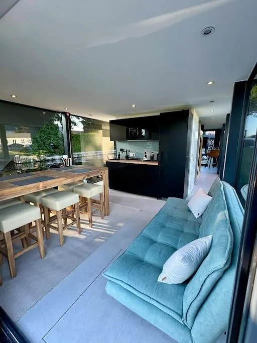 Wave-Lounge, Exklusives Hausboot In Berlin Hotel 0*,  Germany