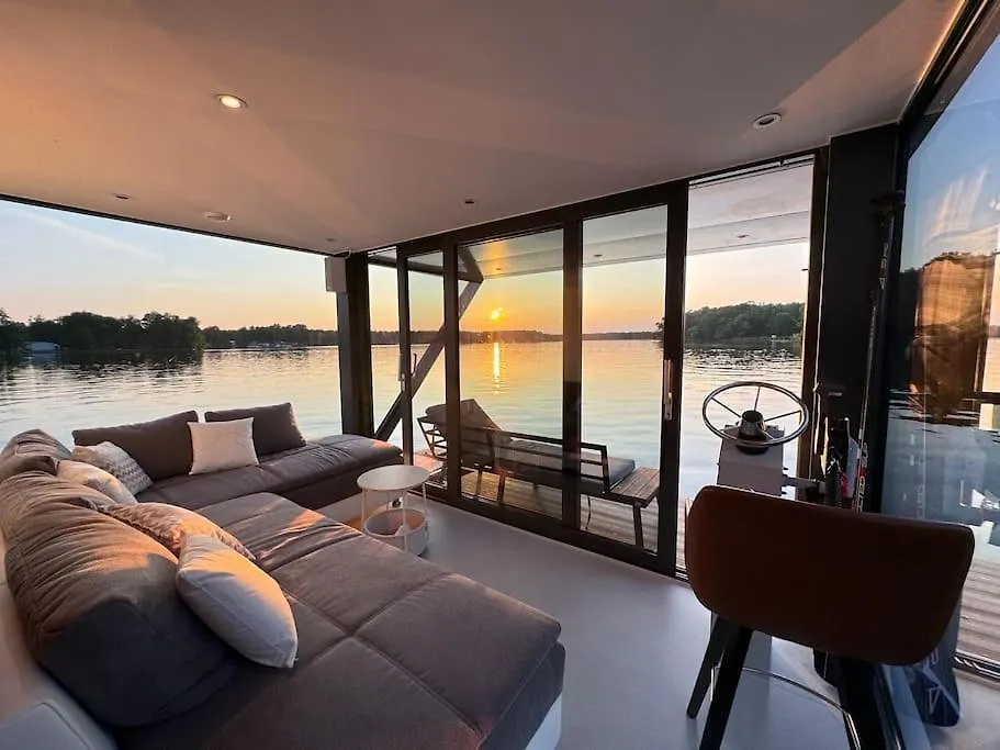 Botel Hotel Wave-Lounge, Exklusives Hausboot In Berlín