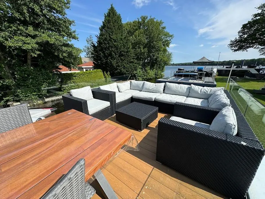 Botel Wave-Lounge, Exklusives Hausboot In Berlin Hotel Germany