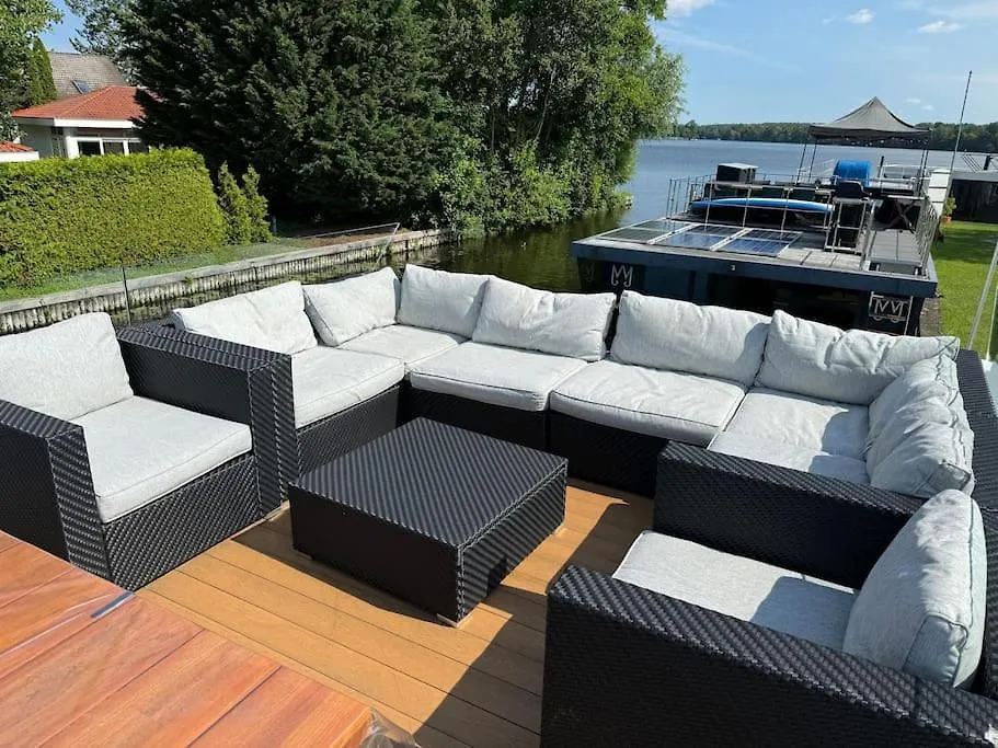Wave-Lounge, Exklusives Hausboot In Berlin Hotel Botel